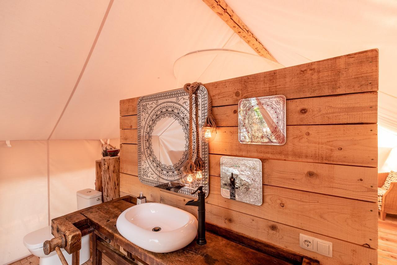 Plage Cachee - Glamping Vrboska Exterior foto