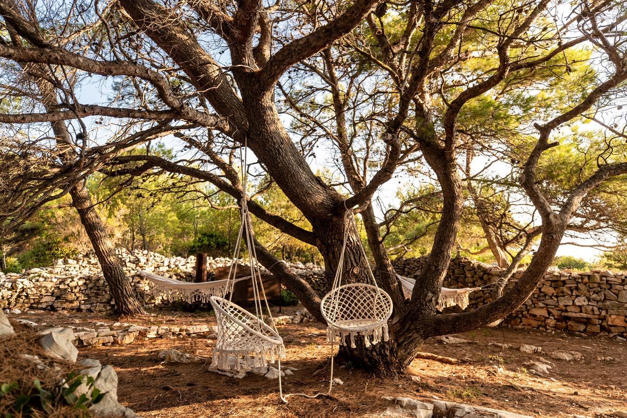 Plage Cachee - Glamping Vrboska Exterior foto