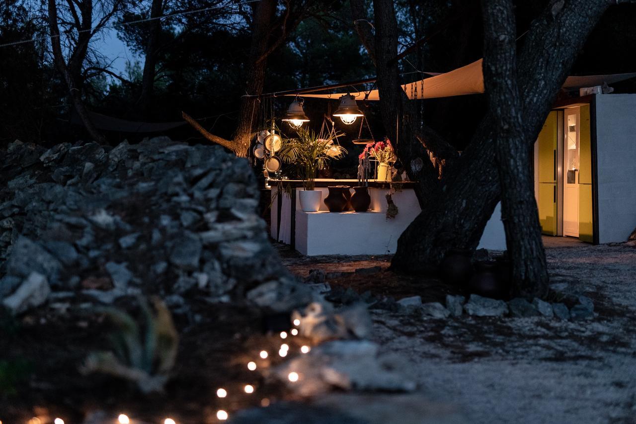 Plage Cachee - Glamping Vrboska Exterior foto